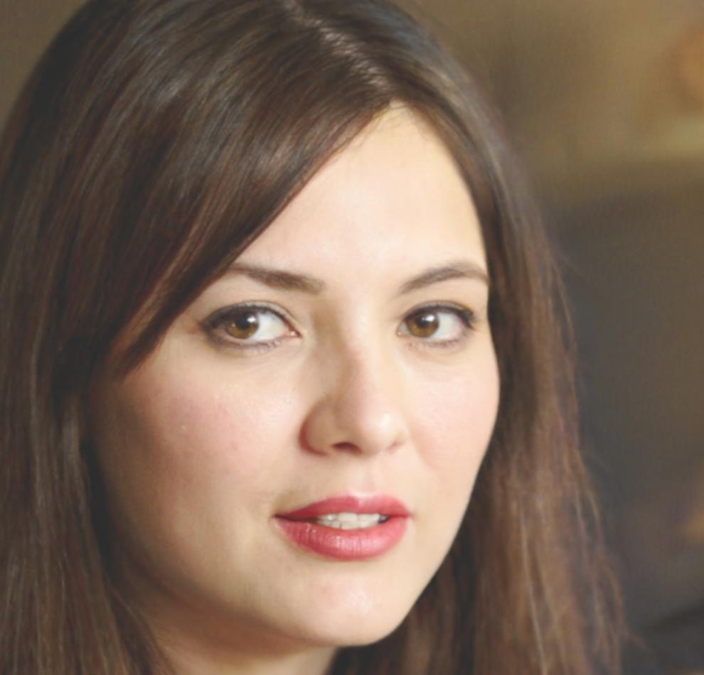 Instrutora especialista em análise financeira